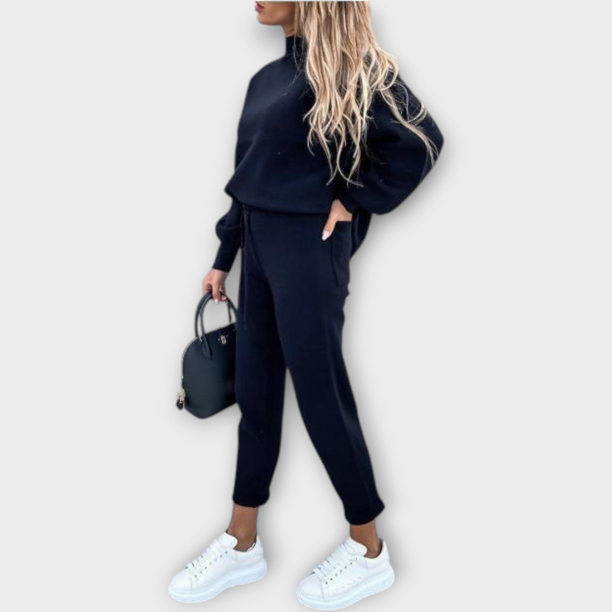 Lady Holly Set with a Comfortable Fit and Timeless Elegance